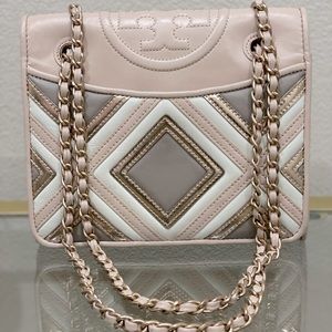 MINT! Tory Burch Light Oak Fleming Light Pink Blush Leather chain shoulder bag.